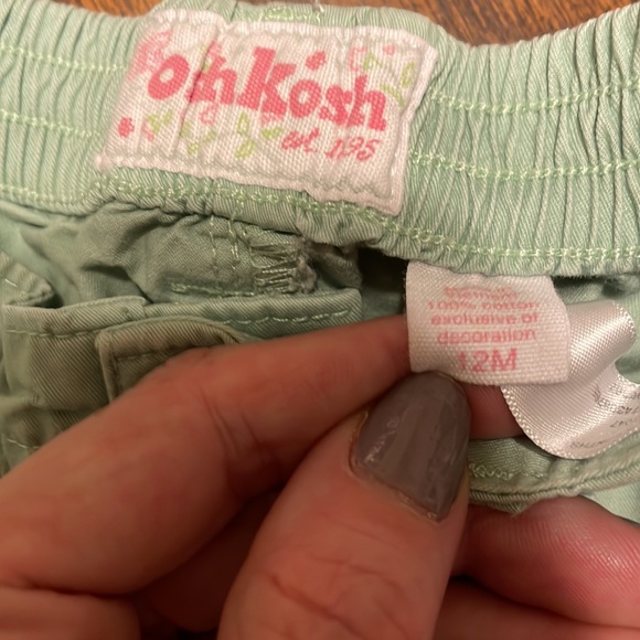 Girls 12 months osh kosh green pants with flower stenciled on left leg - Picture 3 of 4